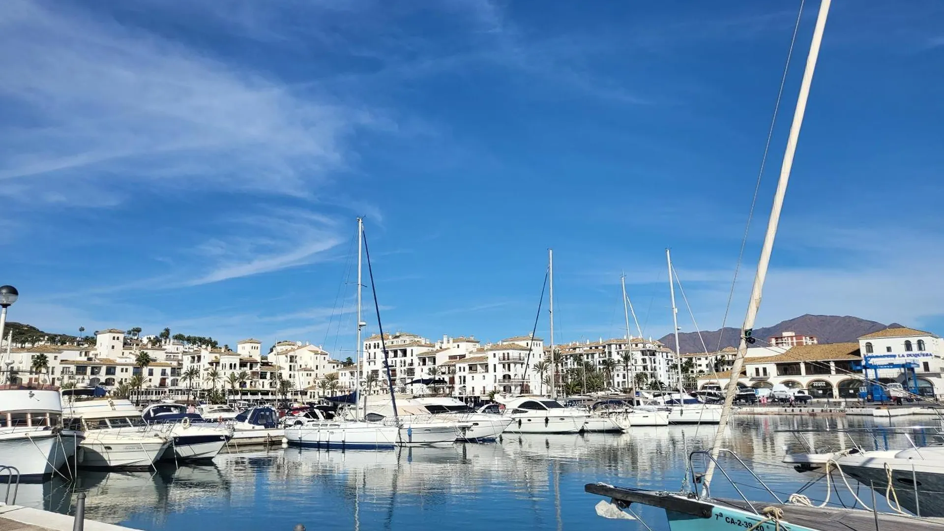 Detached Villa 4 Bed Duquesa With Private Infinity Pool Close To Port And Beach Manilva